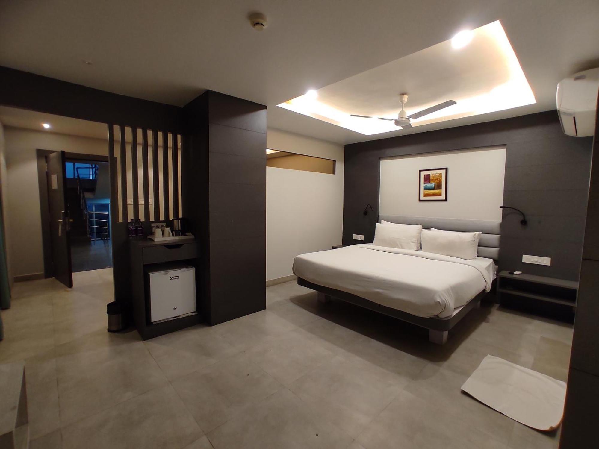 Hotel Rishiraj, Nagaon Nagaon  Eksteriør bilde