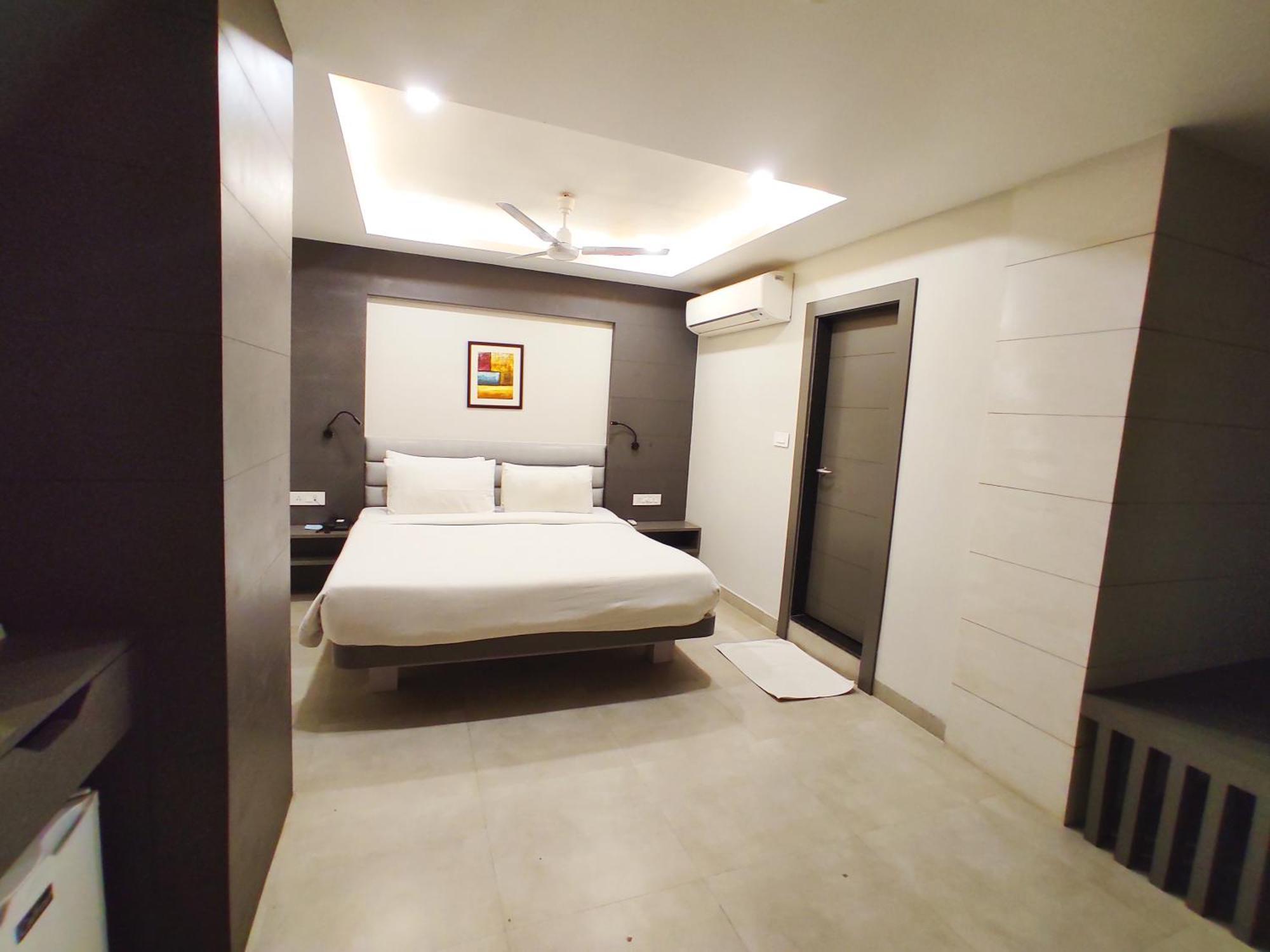 Hotel Rishiraj, Nagaon Nagaon  Eksteriør bilde