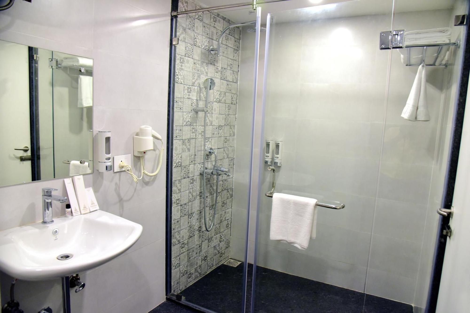 Hotel Rishiraj, Nagaon Nagaon  Eksteriør bilde